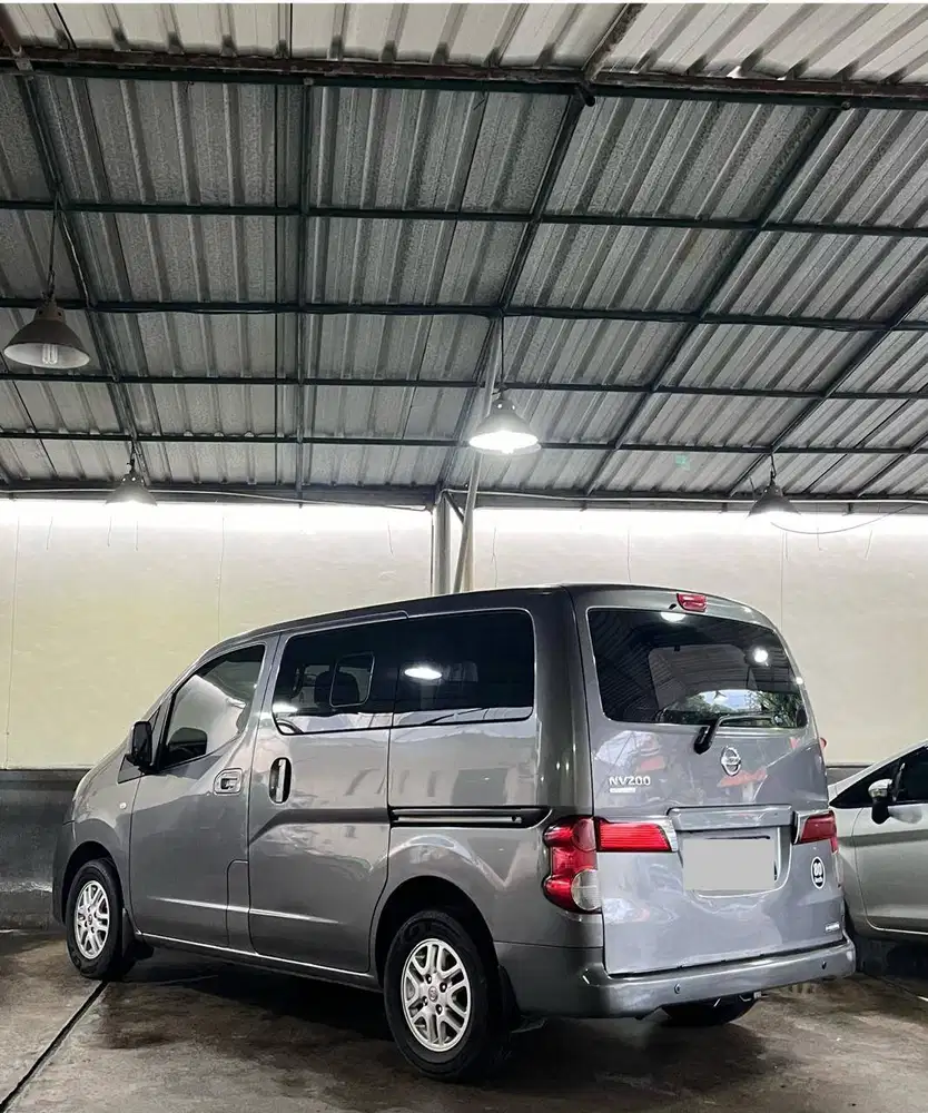 Nissan Evalia XV AT  (NV 200 )