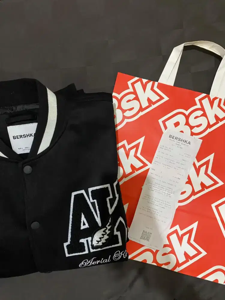 Jaket varsity Bershka