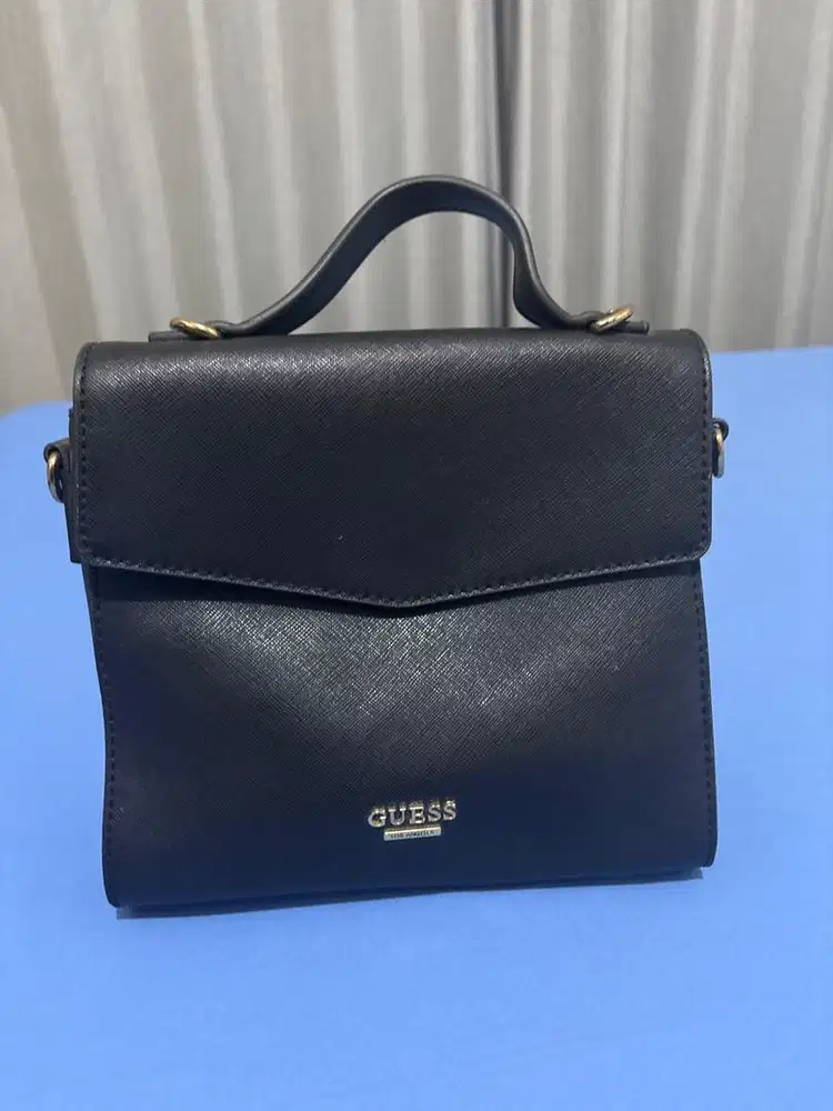 Sling bag guess