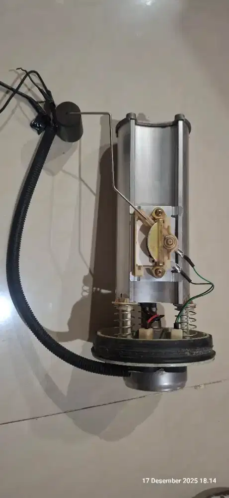 fuel pump grand cherokee 4.0 L