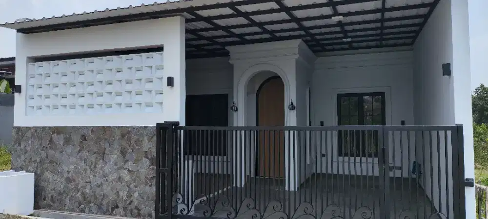 Dijual Rumah/Villa Bangunan Baru, Lokasi Strategis, Megamendung