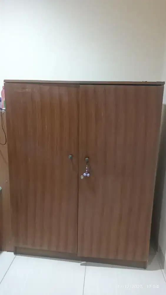 Lemari baju kayu 2 pintu