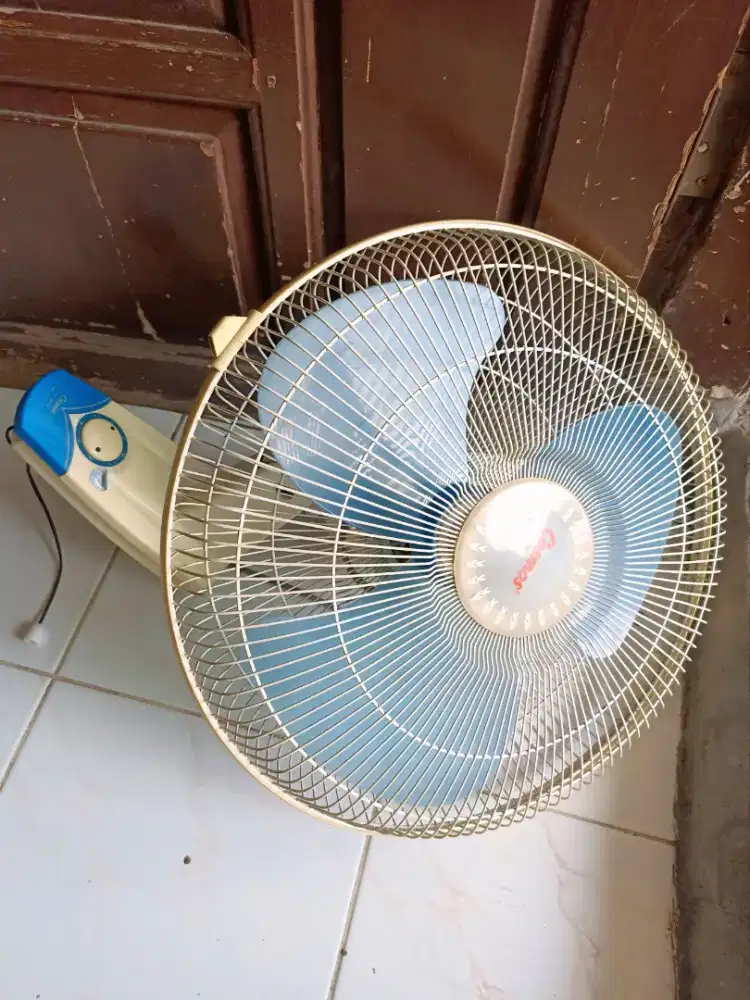 Kipas Angin Cosmos Dinding