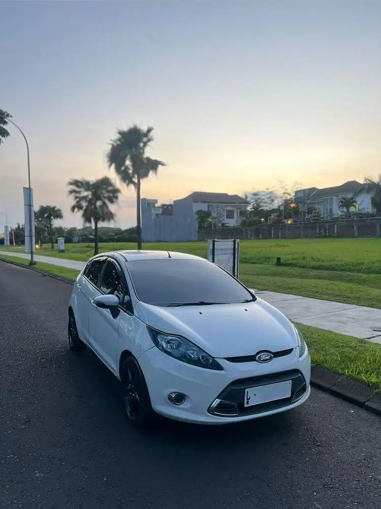 Ford Fiesta 1.6 Sport 2011 Matic – Hatchback Sporty, Nyaman & Irit BBM