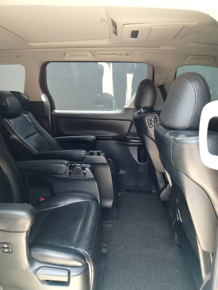 Toyota Vellfire 2012