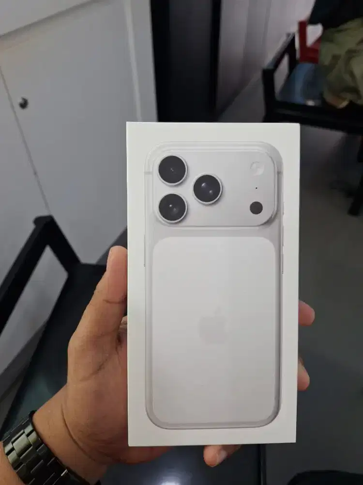 Ready iphone 17 pro silver dan orange