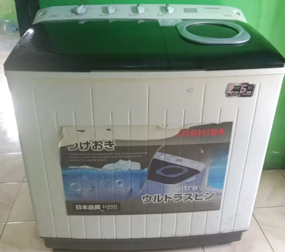 Mesin cuci+tv LED Aqua 32inch digital