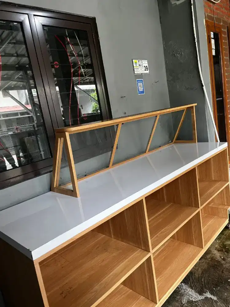 Perlengkapan Usaha Etalase Bekas Warung