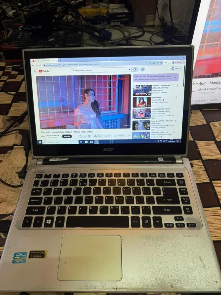 Laptop minus acer v5 471 core i5 gen3.