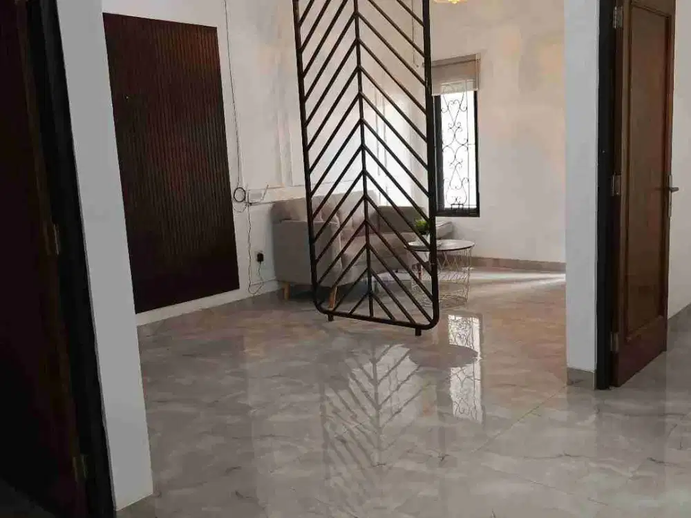 Nempel Pintu Tol Rumah Mewah Strategis