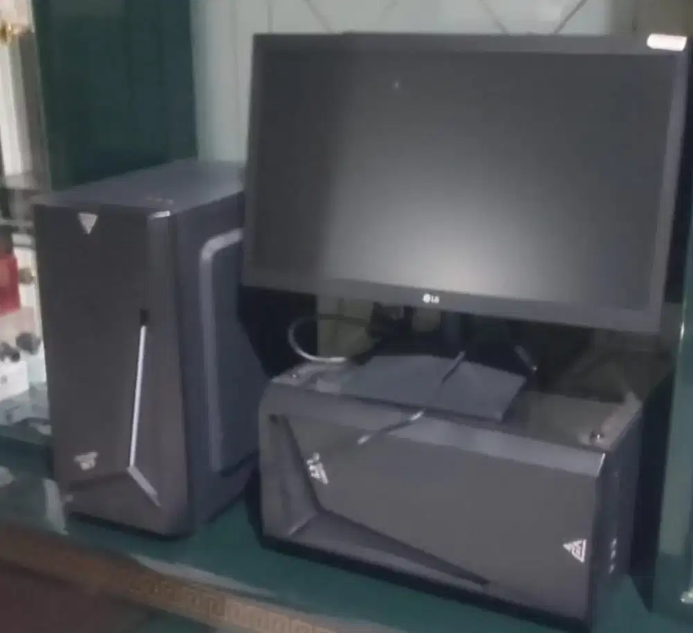 cpu i5 ram8 dan monitor Lg full set sperti baru