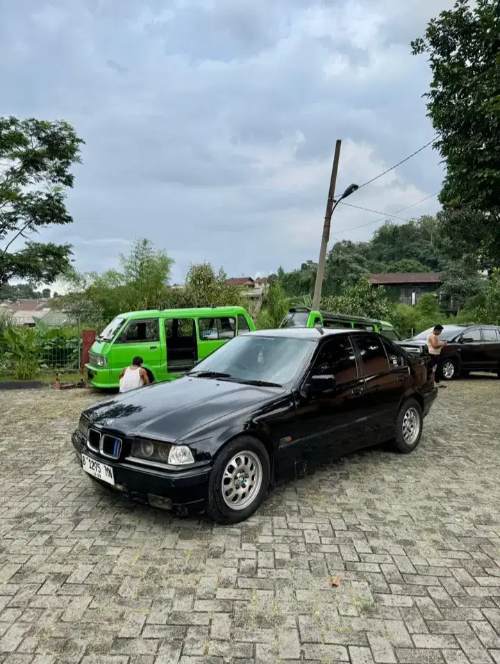 BMW 318i 1993 Bensin