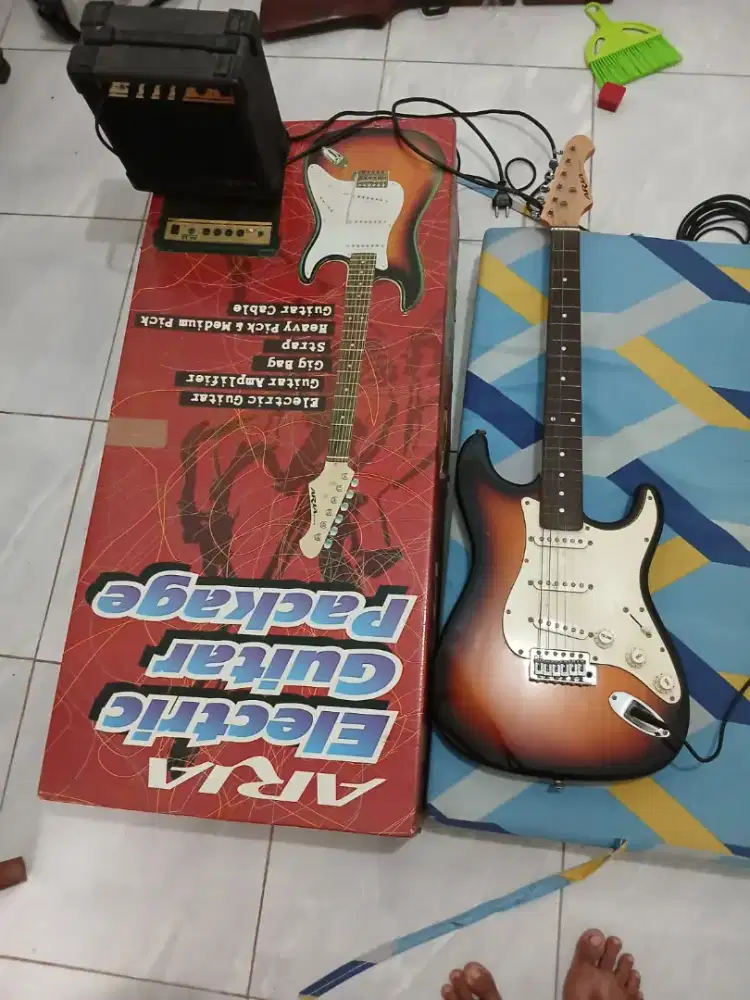 Gitar Aria + Ampli