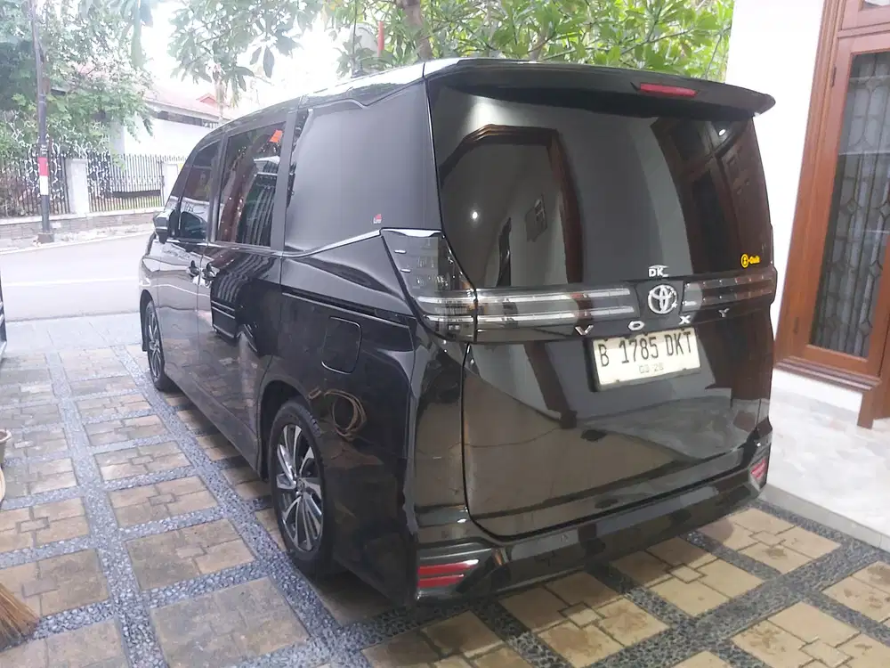 Toyota Voxy 2023 Bensin