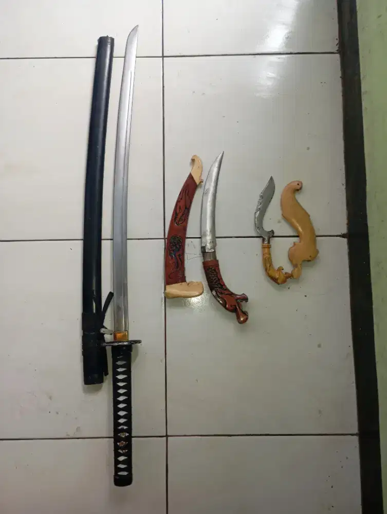 Barang antik pajangan