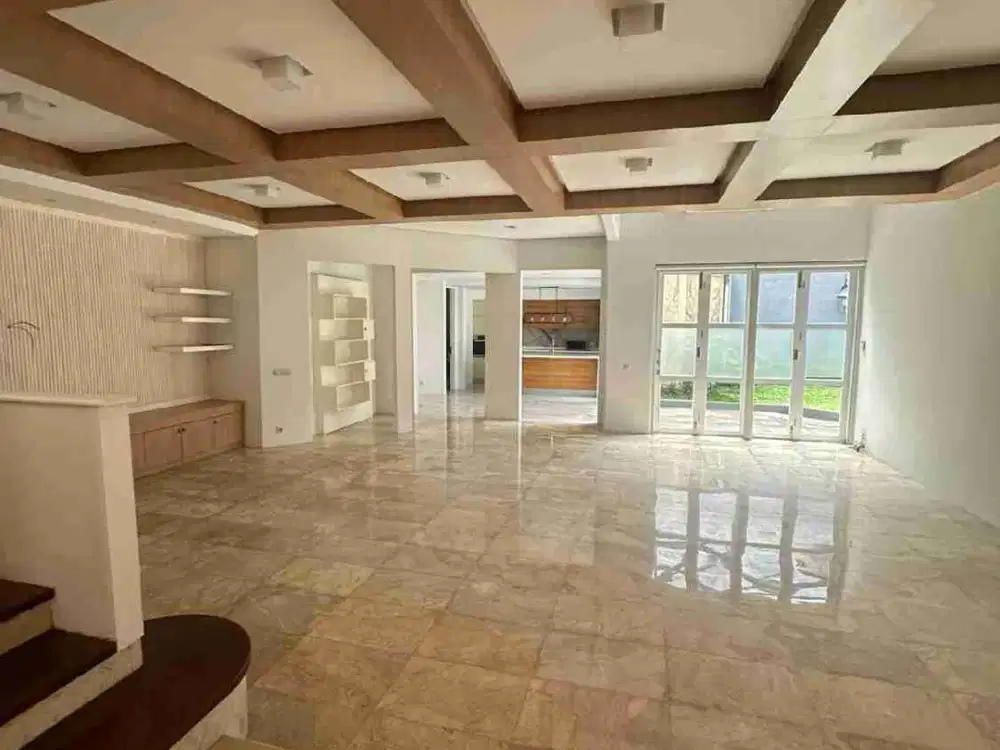 Disewakan rumah Luxury Luas area Pondok Indah dengan kolam renang