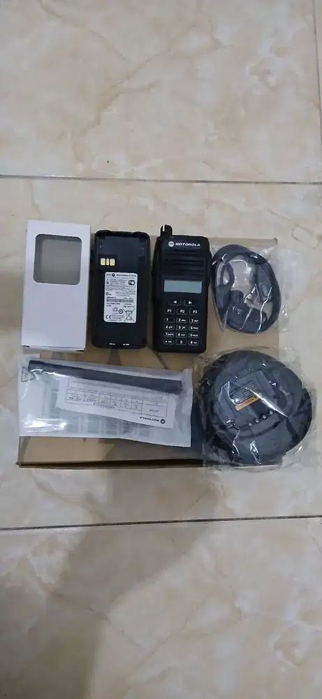 Handy Talkie (HT) Merk Motorola CP 1660 (Model Number AZH03KEK8AA9)