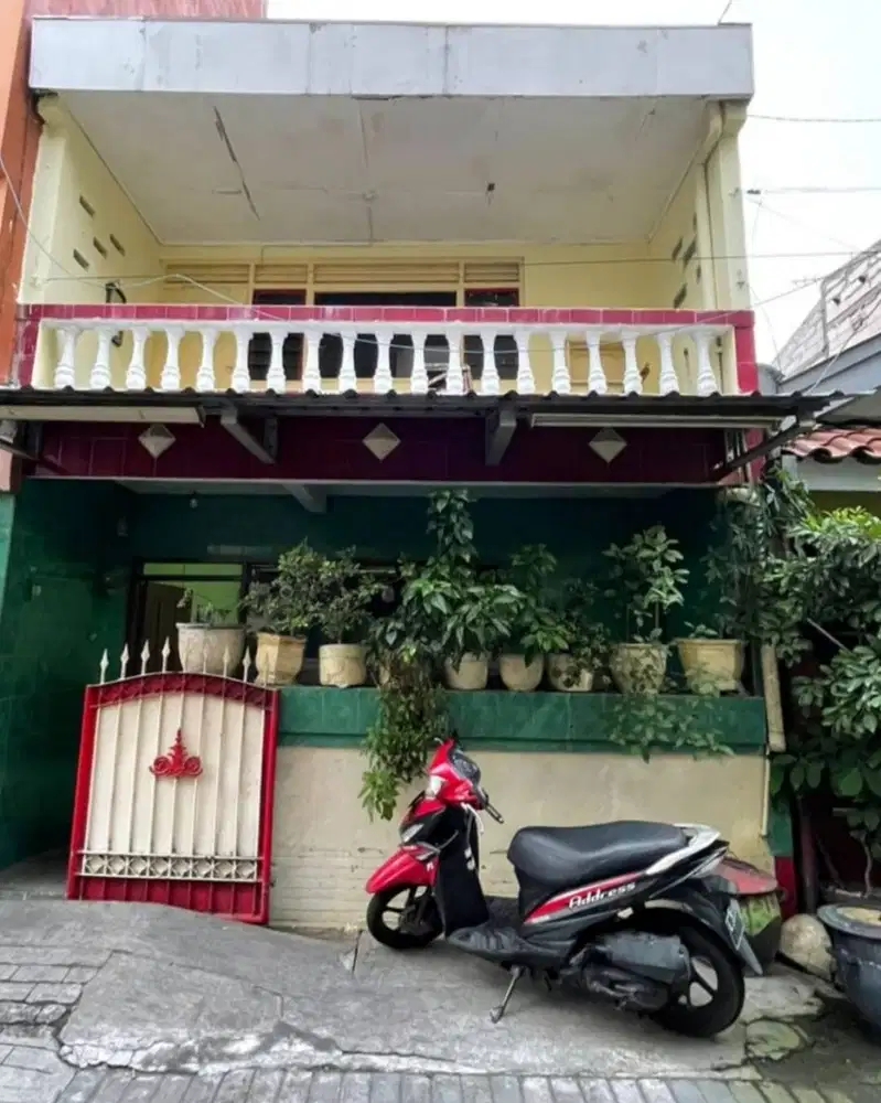 Rumah tengah kota Surabaya dekat Satsiun Gubeng, RS dr Soetomo, Unair