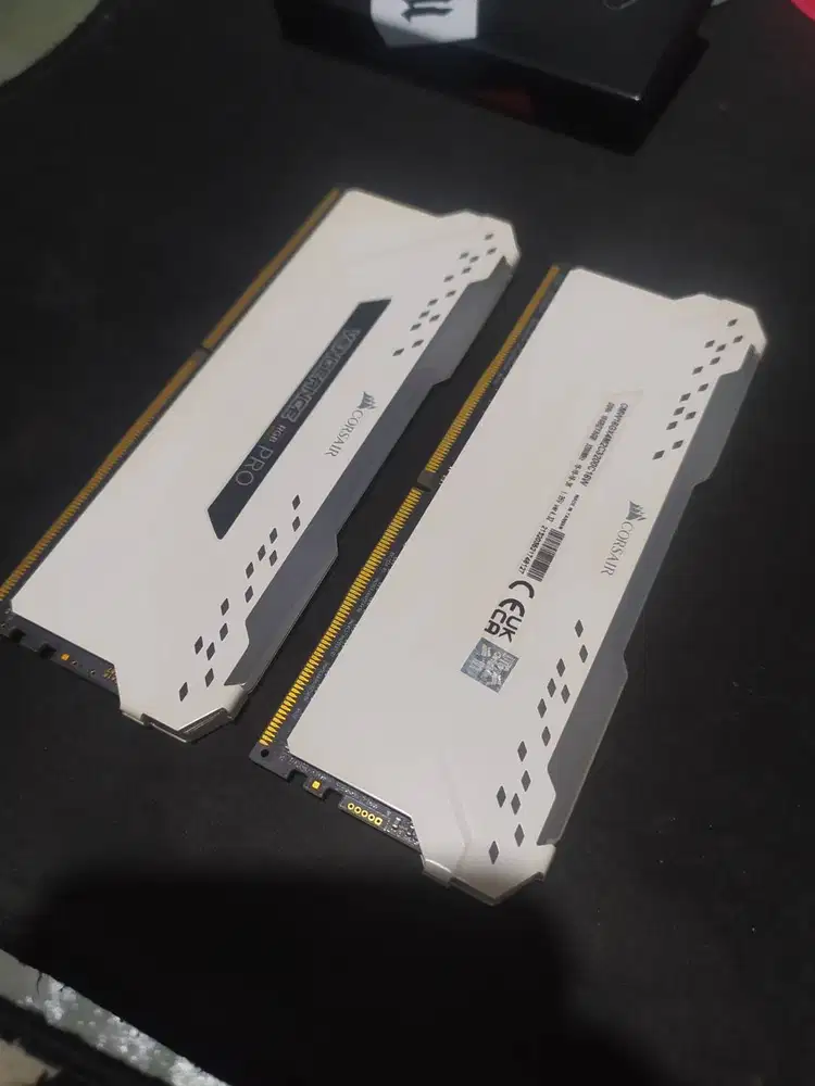RAM CORSAIR VENGEANCE RGB PRO WHITE 8x2=16 GB DDR4