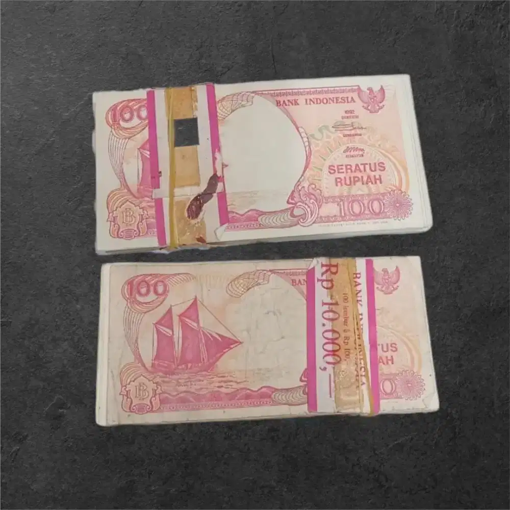 100 lembar Uang 100 rupiah perahu layar