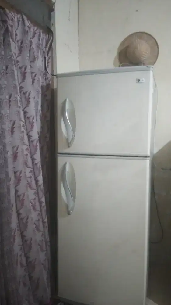 Di jual kulkas LG jumbo 2 pintu