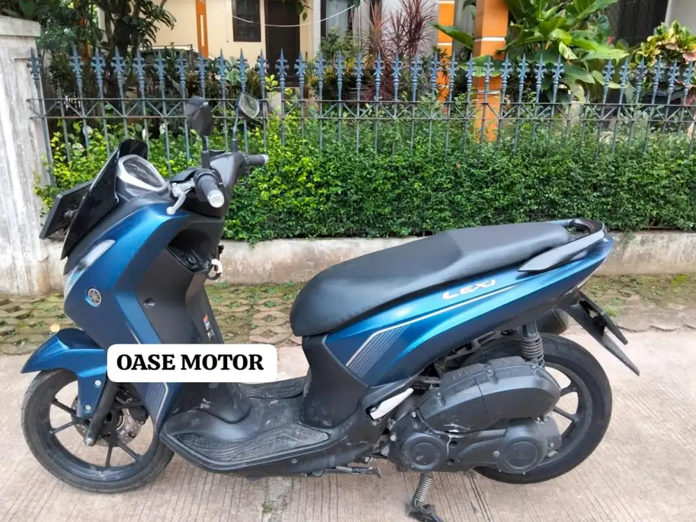 (B) Yamaha Lexi 125cc tahun 2022