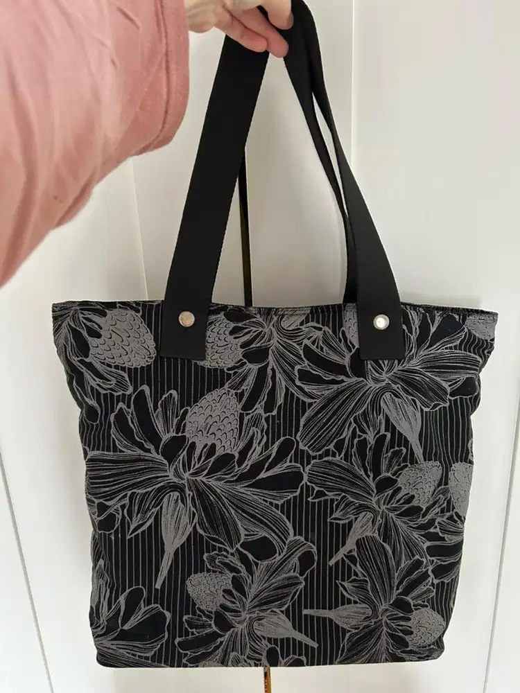 Tas tote bag brand cemplung size besar