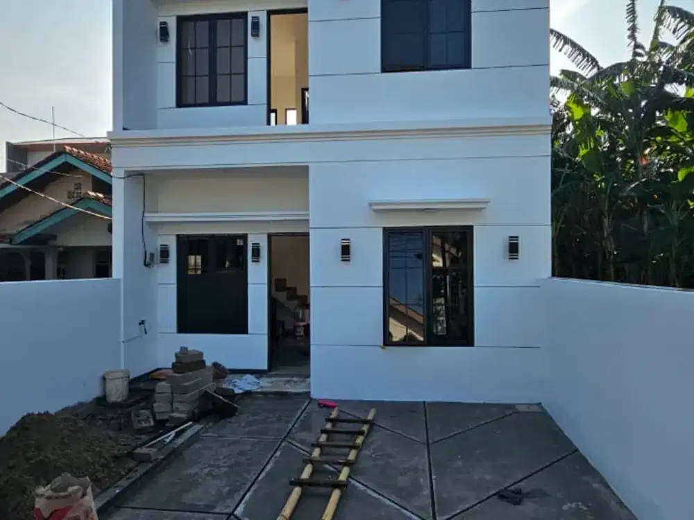 rumah 2 lantai pinggir jalan utama