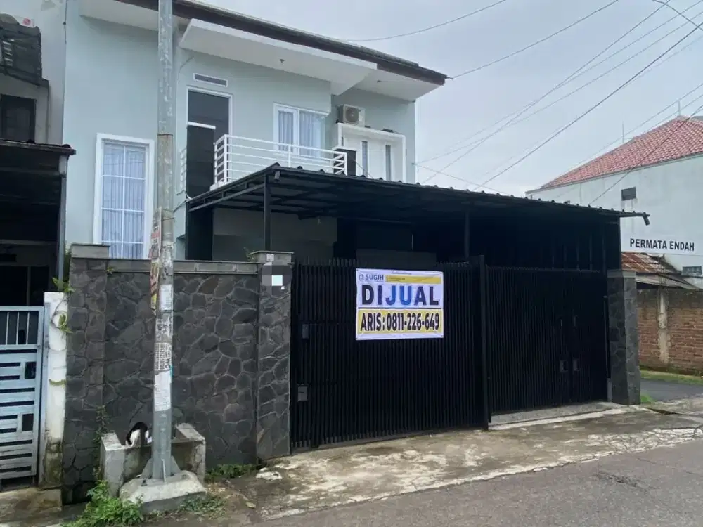 Rumah Cantik Arcamanik 2 Lantai Lokasi Samping Jalan Utama | LA174