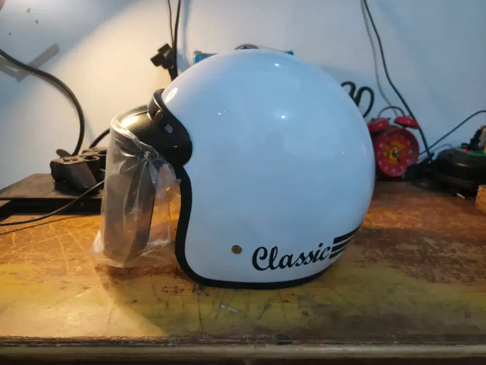 Helm Bogo Putih