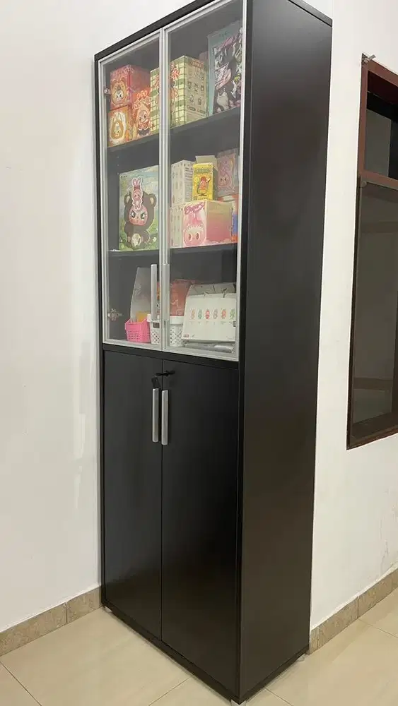 Lemari kantor Lemari Pajangan merk Sieben 80x40x210cm Hitam