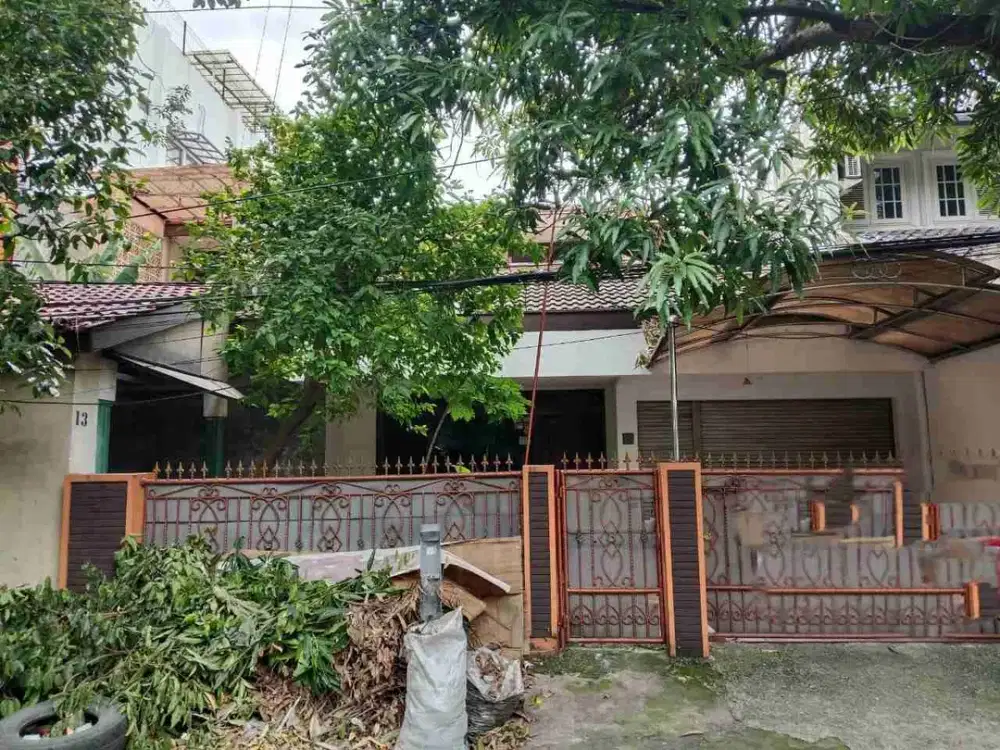 Disewakan rumah 6KT di Tebet Dalam 
Jakarta Selatan