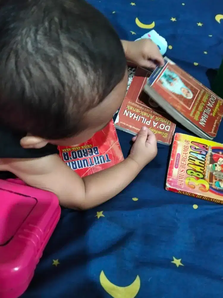 DIBUTUHKAN PENJAGA/PENGASUH ANAK