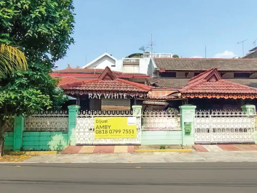 Rumah Lama Posisi Hook Lokasi Tenang di Jl Cempaka Putih Timur VII