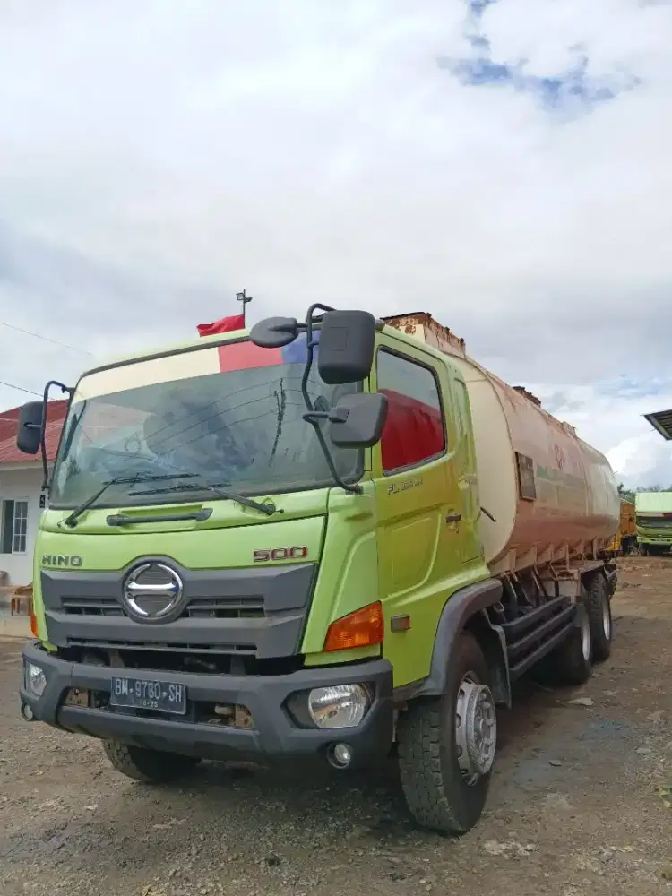 Hino 500 tronton FL 235 JN tangki 24.000 liter tahun 2015
