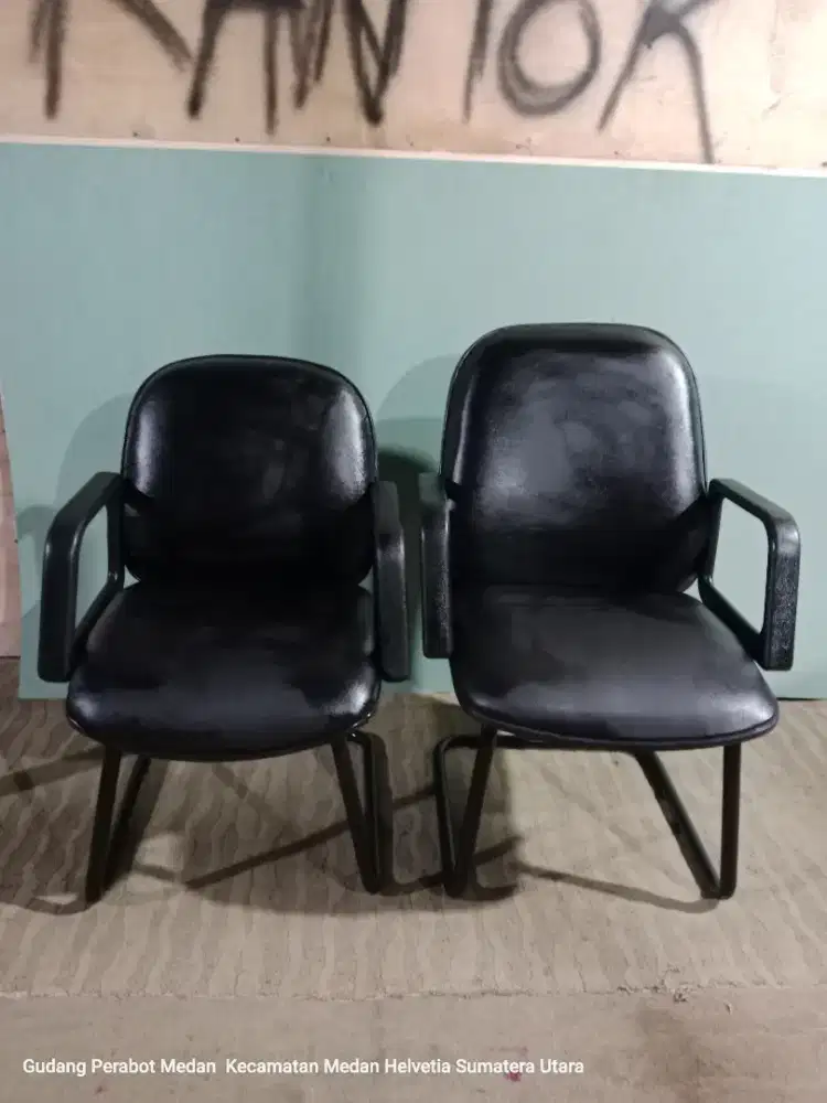 Kursi Hadap Manager Kaki Besi Kokoh