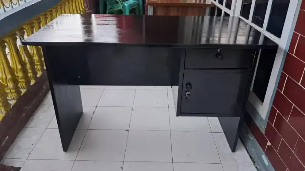 Meja kantor/kasir/belajar