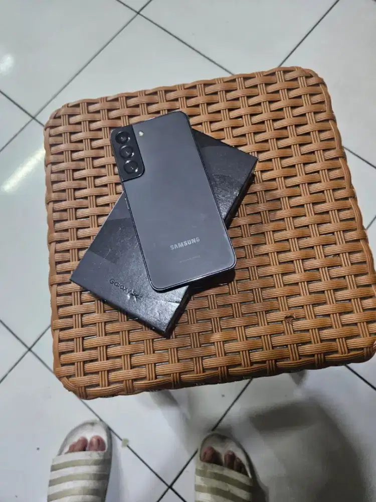 Samsung s22 8/256 gb