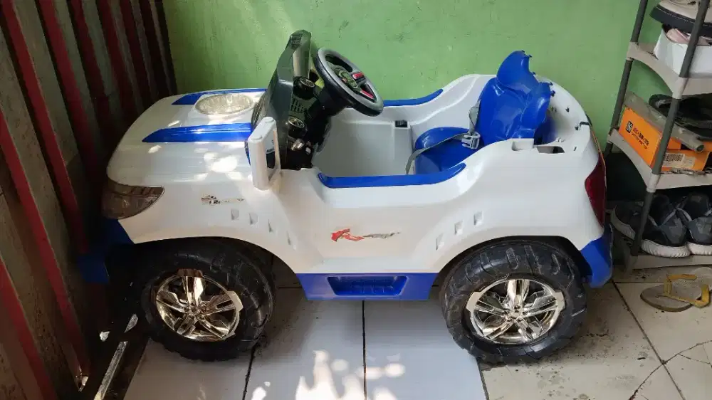 MOBIL REMOT DAN SEPEDA