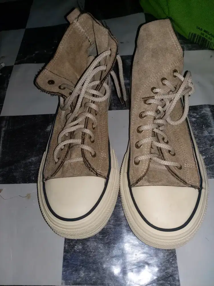 Sepatu kanvas happiness dood lucky