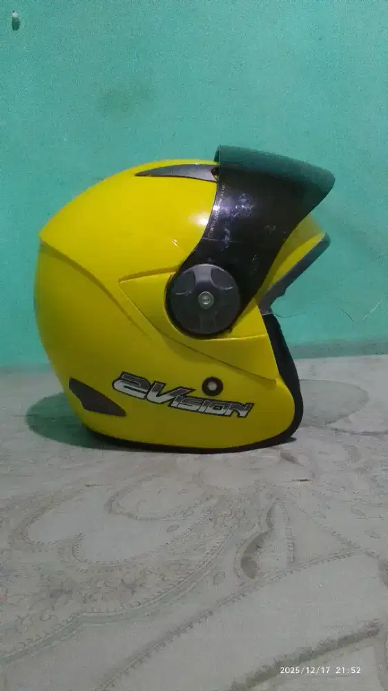 Helm KYT 2V kuning