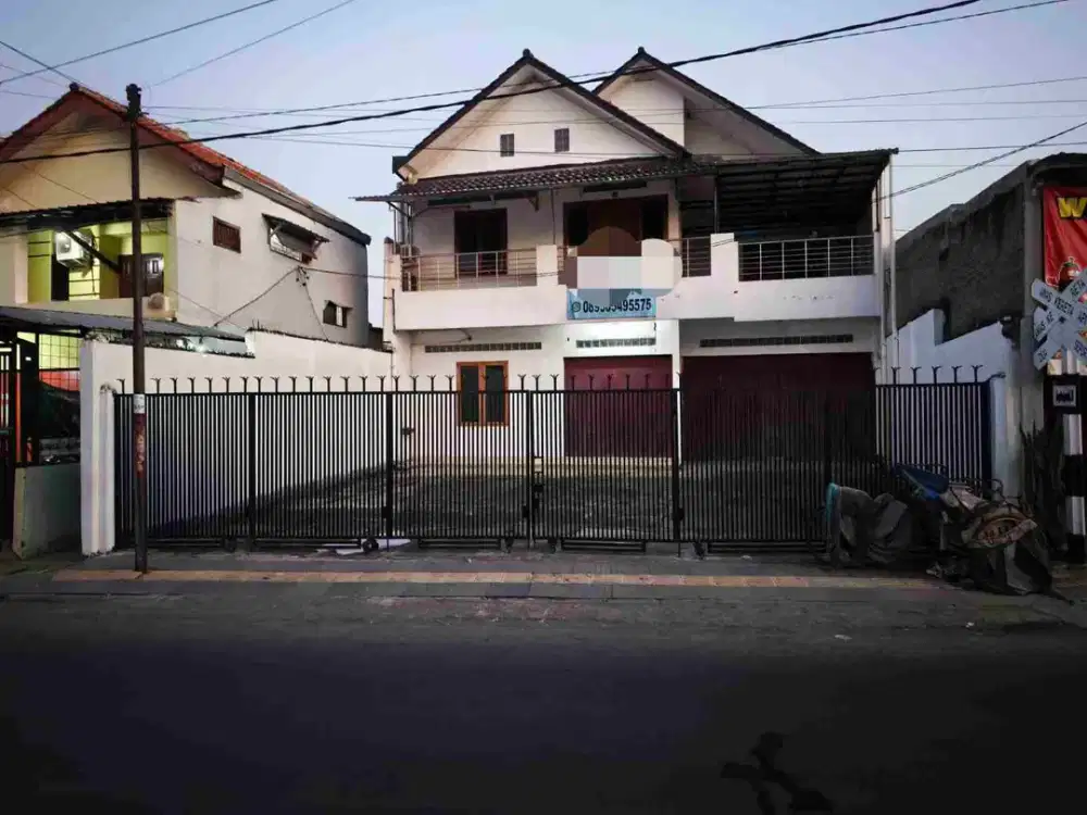 Rumah strategis pinggir jalan raya Parkiran Luas Di Kota Cirebon Cocok Buat Kantor