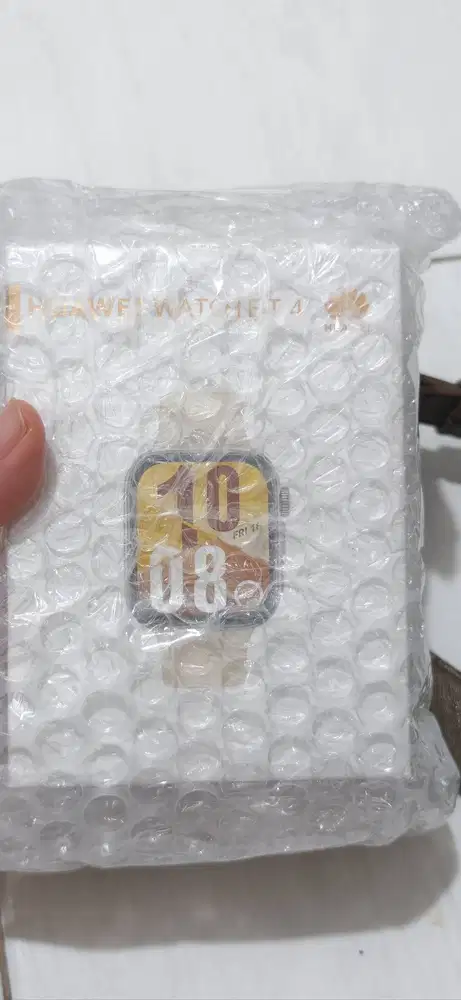 BNIB - BRAND NEW IN BOX - HUAWEI WATCH FIT 4