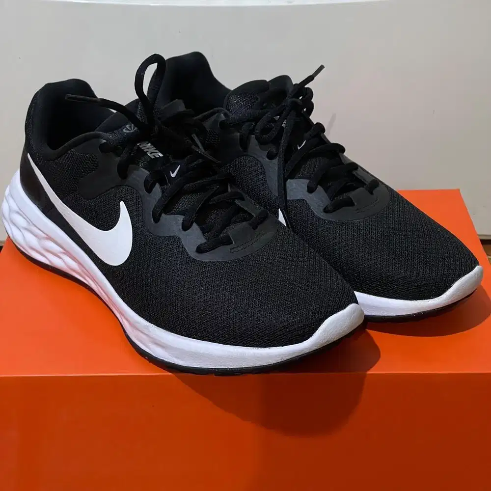 Preloved Nike Revolution 6