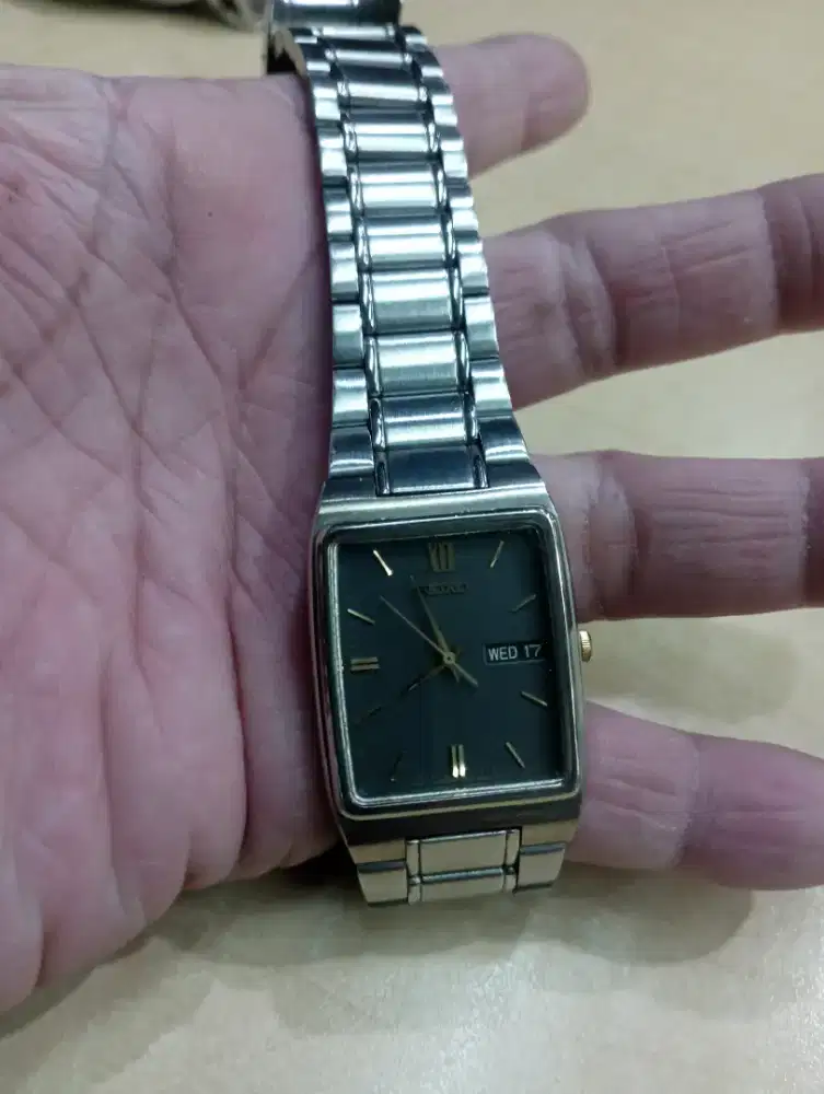 Jam tangan Seiko tank Quartz Japan movnt