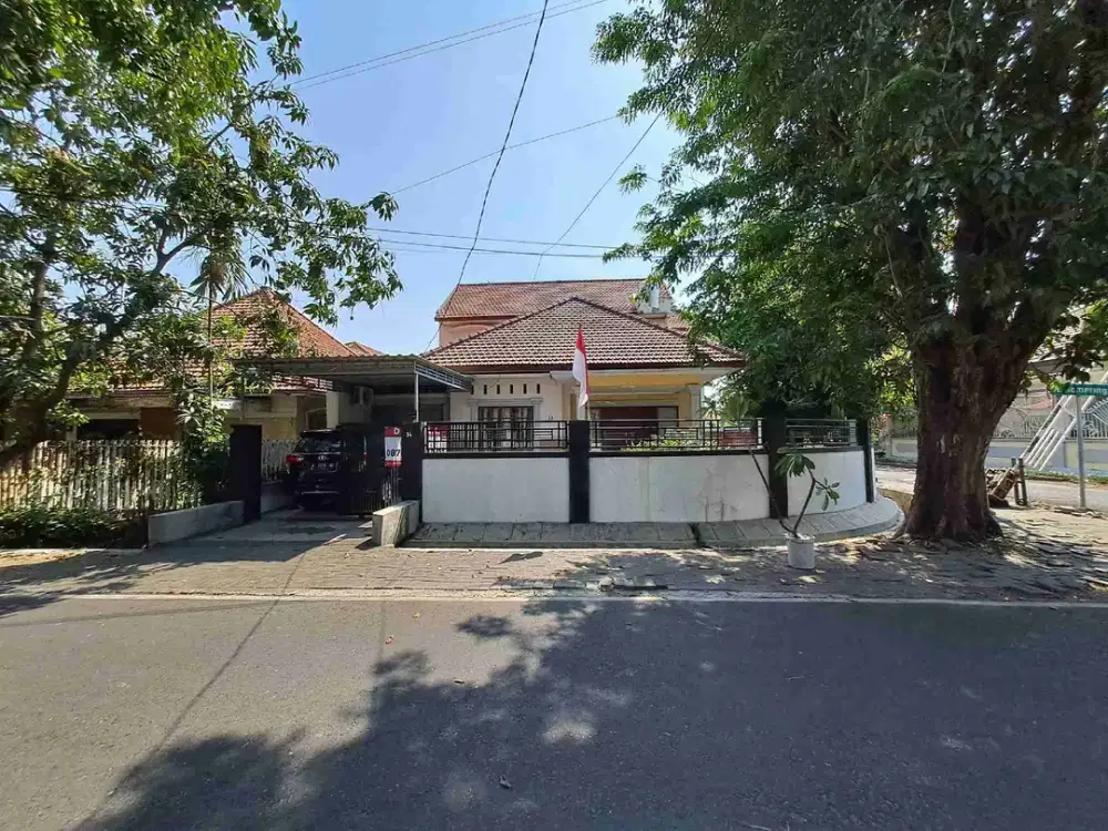 Komersial Area Dijual Rumah Cipunagara Darmo Surabaya