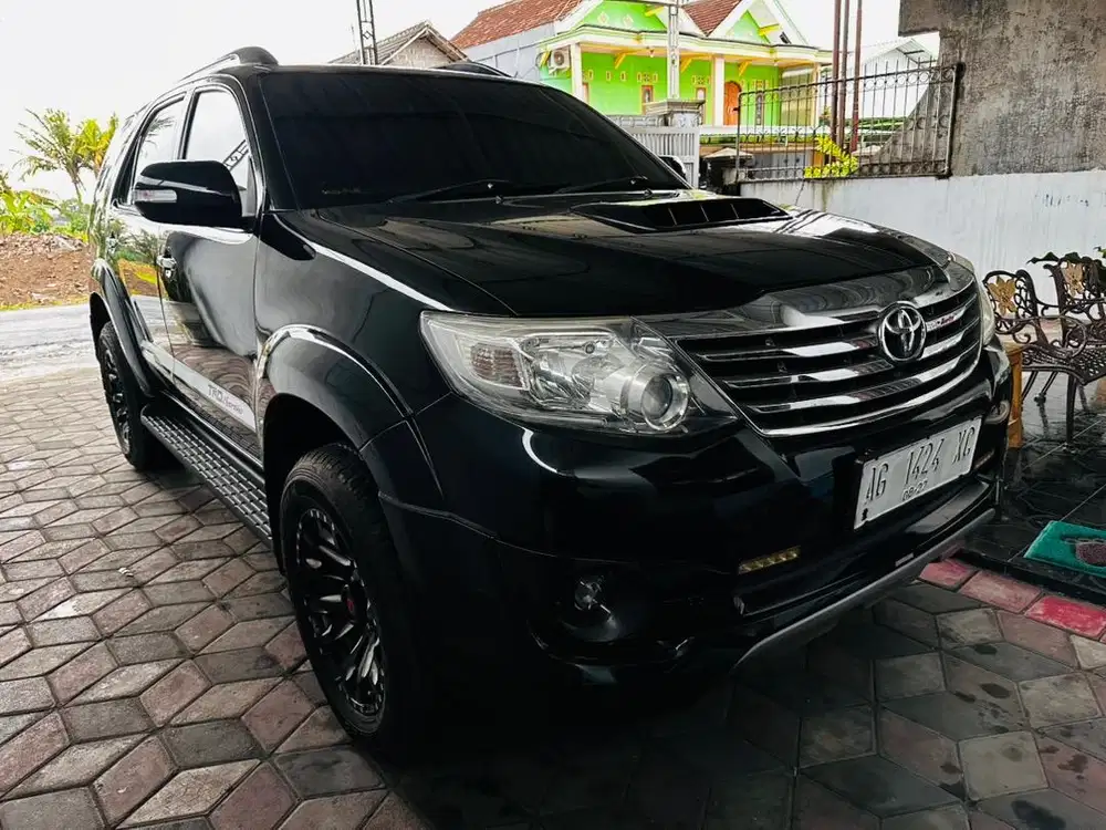 Fortuner VNT TRD 2013 Hitam MT manual