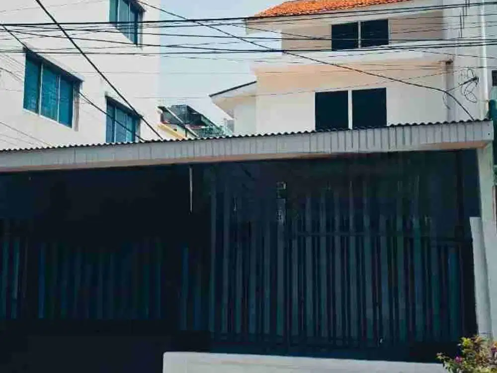 Rumah 2,5 Lantai Baru Selesai Renovasi Total Harga Dibawah NJOP