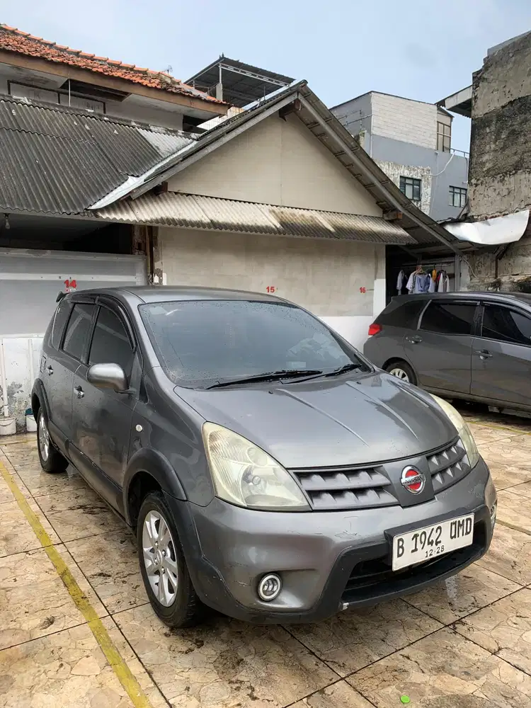 Nissan Livina 2010 Bensin