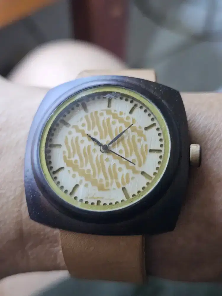 Ebony watches Woods